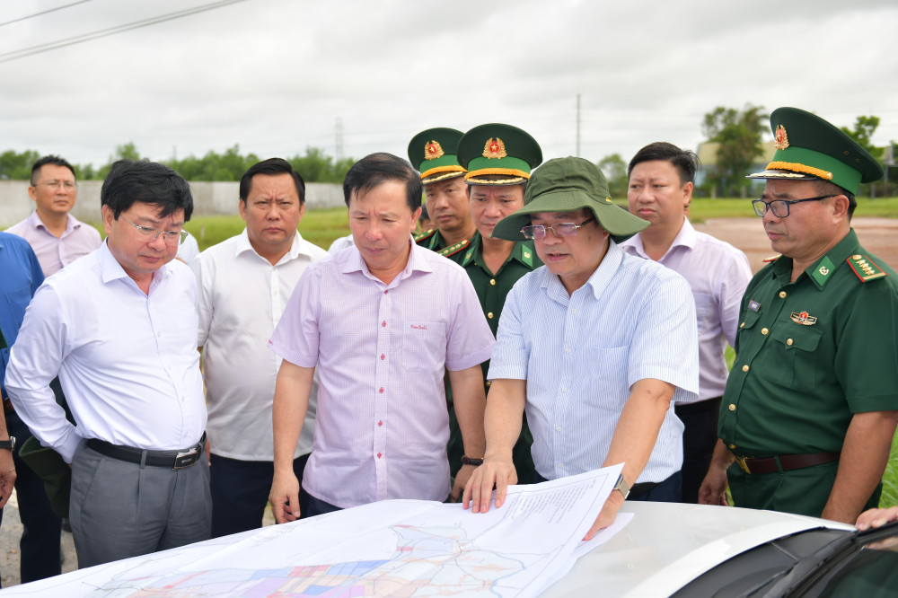 Bí thư Tỉnh ủy - Nguyễn Văn Quyết và lãnh đạo tỉnh khảo sát vị trí dự án đường cao tốc TP.HCM - Mộc Bài