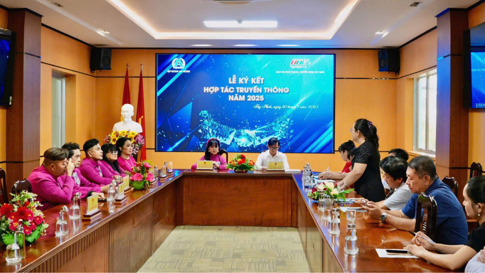 Đại biểu dự buổi lễ 
