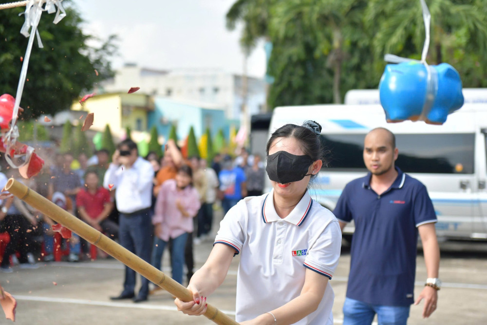 Các trò chơi thu hút đông đảo viên chức, người lao động trong đơn vị tham gia
