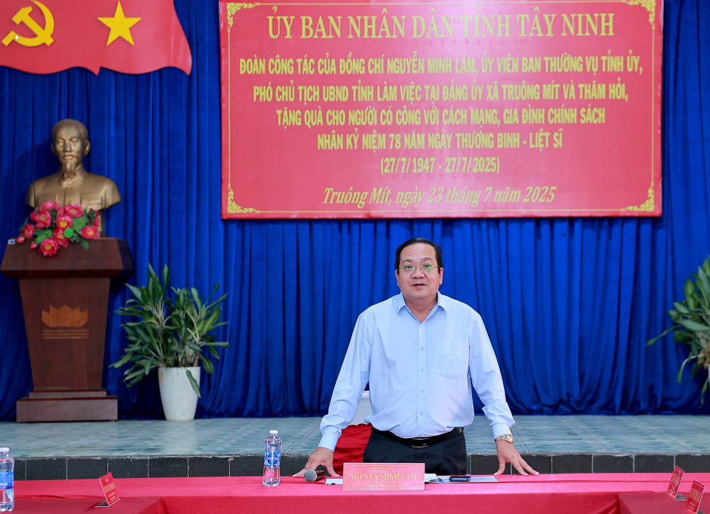 Ủy viên Ban Thường vụ Tỉnh ủy, Phó Chủ tịch UBND tỉnh Tây Ninh Nguyễn Minh Lâm phát biểu tại buổi làm việc