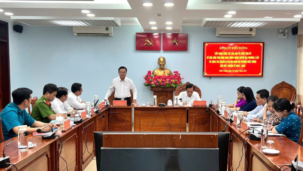 Phó Trưởng ban Tổ chức Tỉnh ủy Lê Quốc Gấm phát biểu chỉ đạo tại buổi làm việc