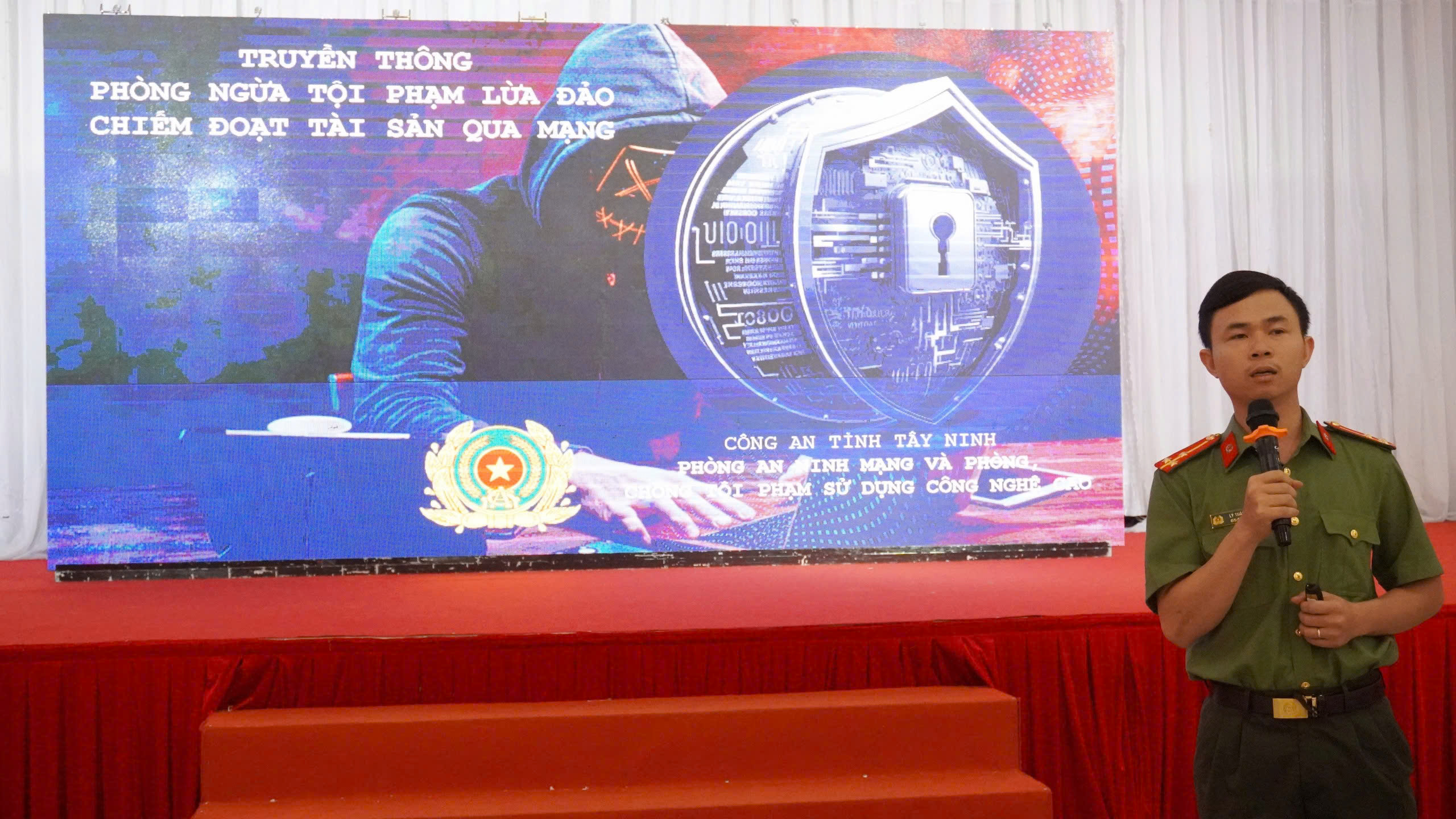 Công an tuyên truyền về thủ đoạn của các đối tượng lừa đảo chiếm đoạt tài sản qua mạng