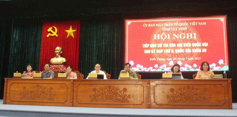 Đoàn đại biểu Quốc hội tiếp xúc cử tri tại phường Kiến Tường, tỉnh Tây Ninh