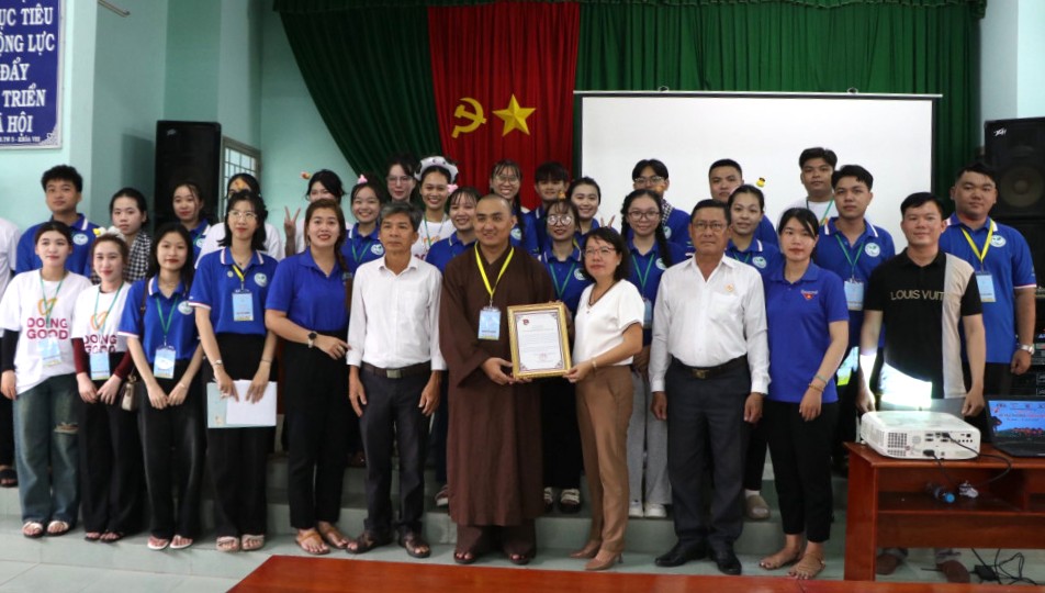 Địa phương trao thư cảm ơn đến Câu lạc bộ