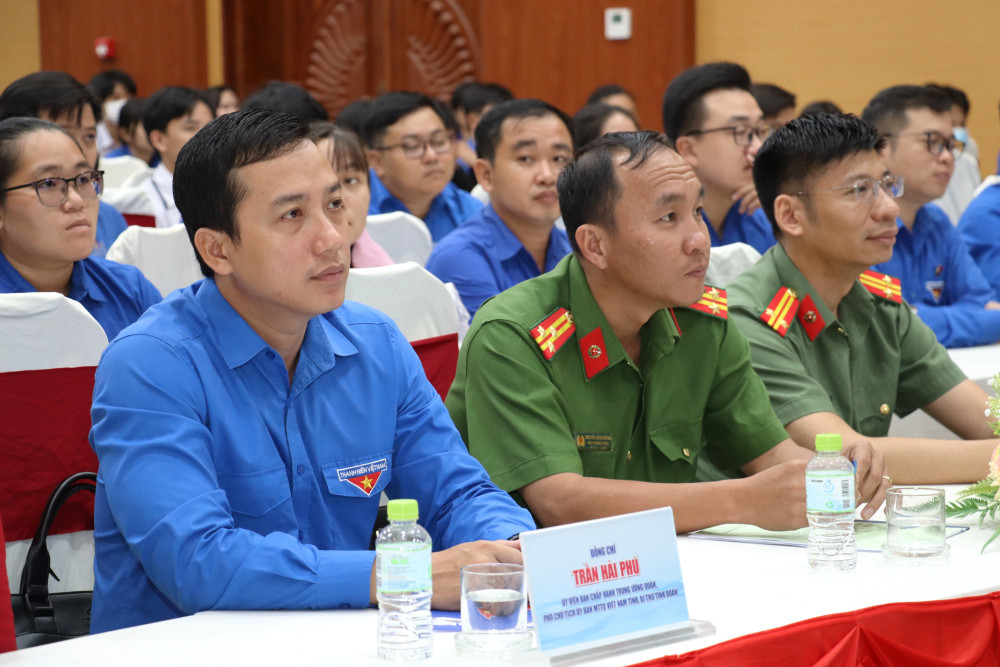 Lãnh đạo Tỉnh đoàn và đại diện Văn phòng Bộ Công an tham dự chương trình
