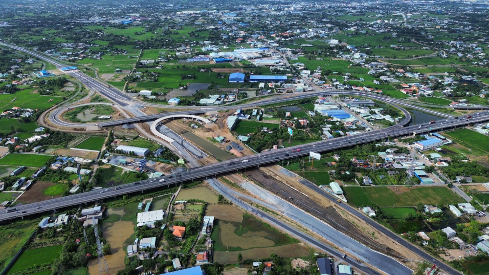 Dự án đường Vành đai 3 TP.HCM đoạn qua địa bàn tỉnh có chiều dài 6,8km, hiện 3 gói thầu xây lắp chính thi công đạt gần 78%