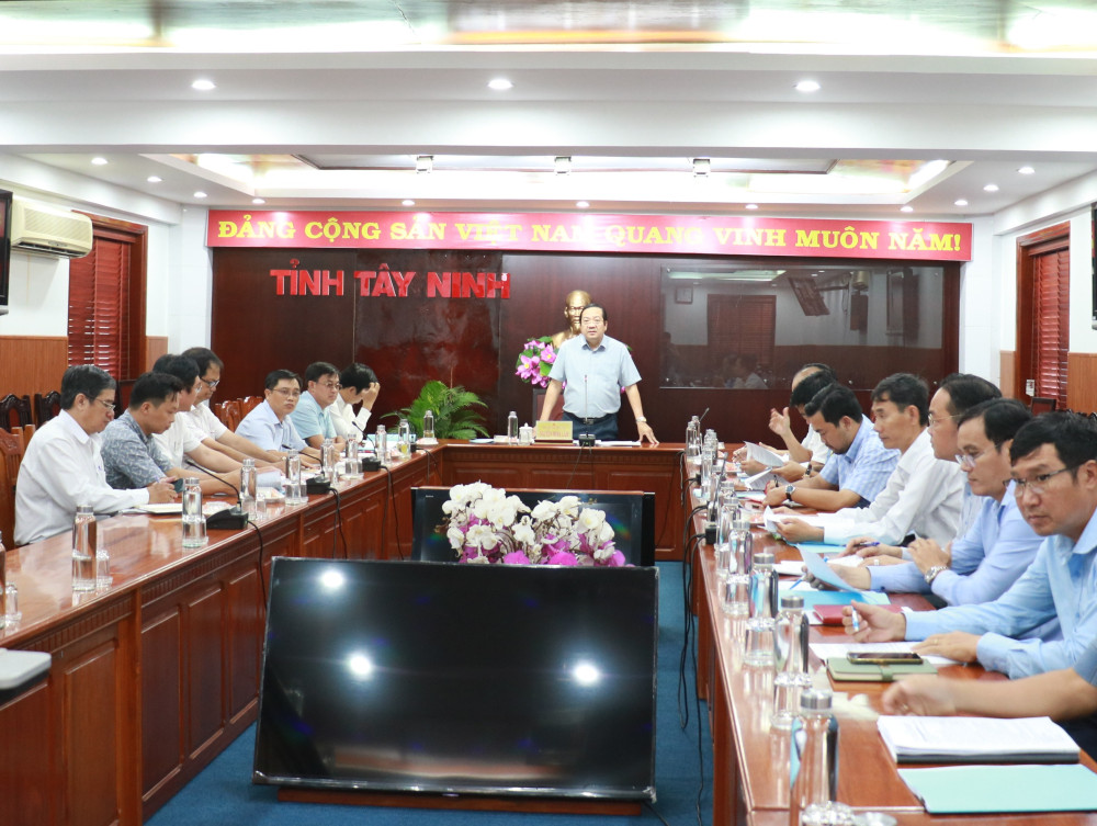 Ủy viên Ban Thường vụ Tỉnh ủy, Phó Chủ tịch UBND tỉnh - Nguyễn Minh Lâm làm việc với Trung tâm Phát triển Quỹ đất tỉnh