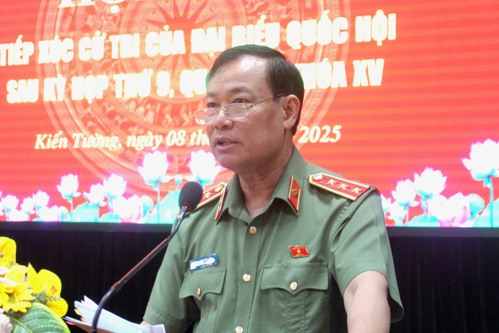 Thượng tướng Lê Tấn Tới - Ủy viên Ban Chấp hành Trung ương Đảng, Ủy viên Ủy ban Thường vụ Quốc hội, Chủ nhiệm Ủy ban Quốc phòng, An ninh và Đối ngoại của Quốc hội giải đáp các vấn đề cử tri quan tâm liên quan đến lĩnh vực quốc phòng - an ninh