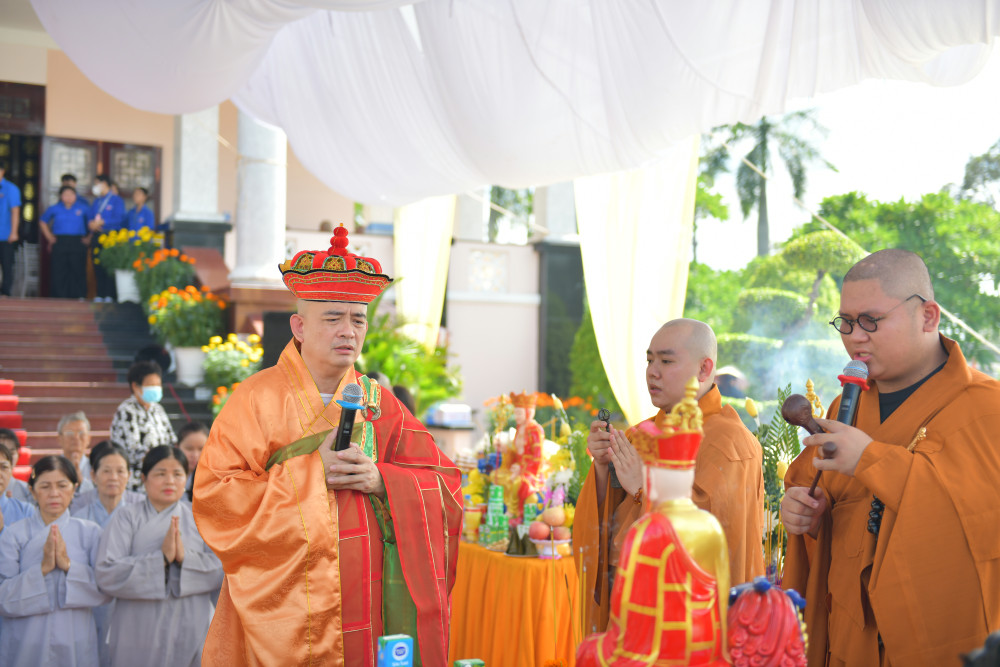 Lễ cầu siêu được tổ chức nhằm tri ân, tưởng niệm các anh hùng, liệt sĩ và cầu quốc thái dân an, thể hiện truyền thống đền ơn đáp nghĩa, giáo dục lòng yêu nước cho thế hệ trẻ