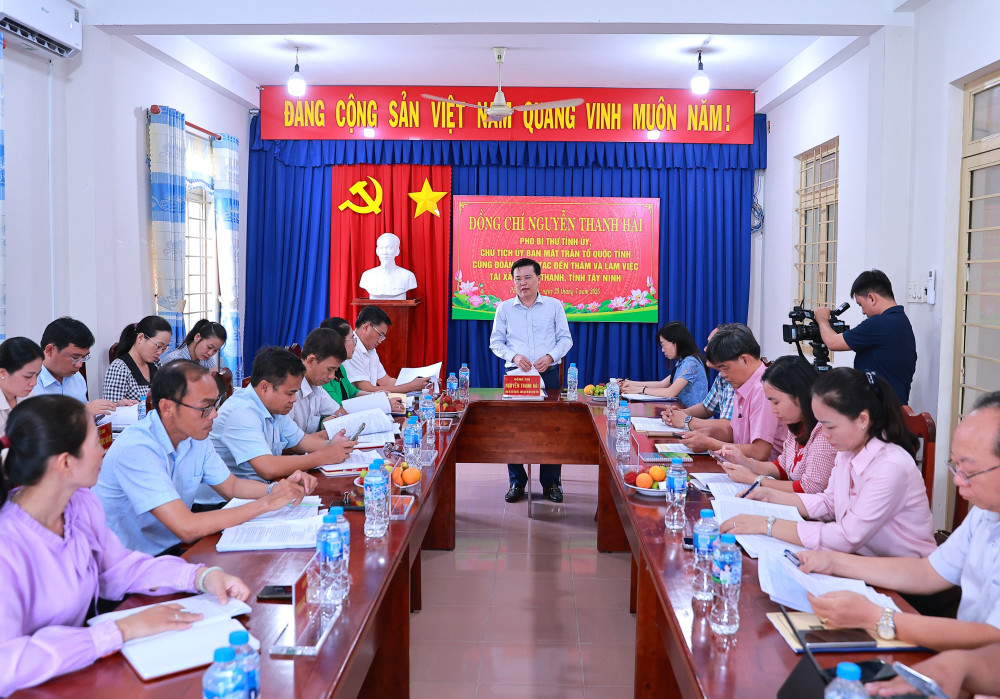 Quang cảnh buổi làm việc