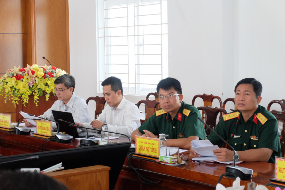 Đại biểu tham dự được giới thiệu các nội dung quan trọng về công tác kiểm tra, giám sát và kỷ luật của Đảng