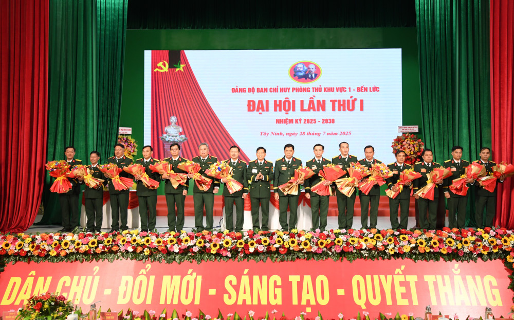 Ban Chấp hành Đảng bộ Ban Chỉ huy Phòng thủ khu vực 1 – Bến Lức nhiệm kỳ 2025-2030 ra mắt đại hội
