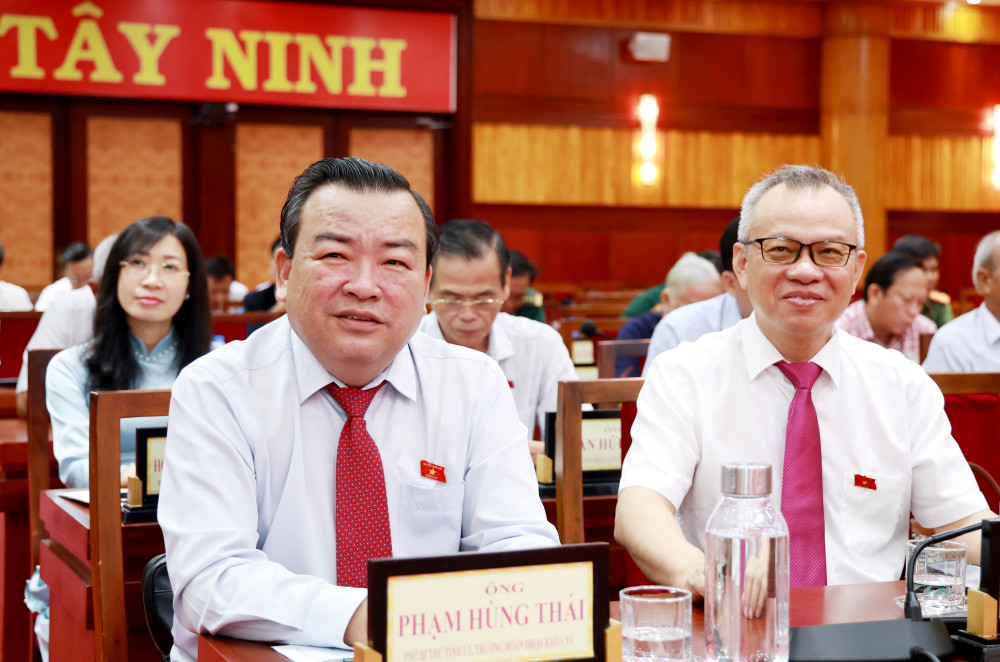 Phó Bí thư Tỉnh ủy, Trưởng Đoàn ĐBQH tỉnh Tây Ninh - Phạm Hùng Thái và Phó Chủ nhiệm Ủy ban Quốc phòng, An ninh và Đối ngoại của Quốc hội - Nguyễn Mạnh Tiến tham dự hội nghị