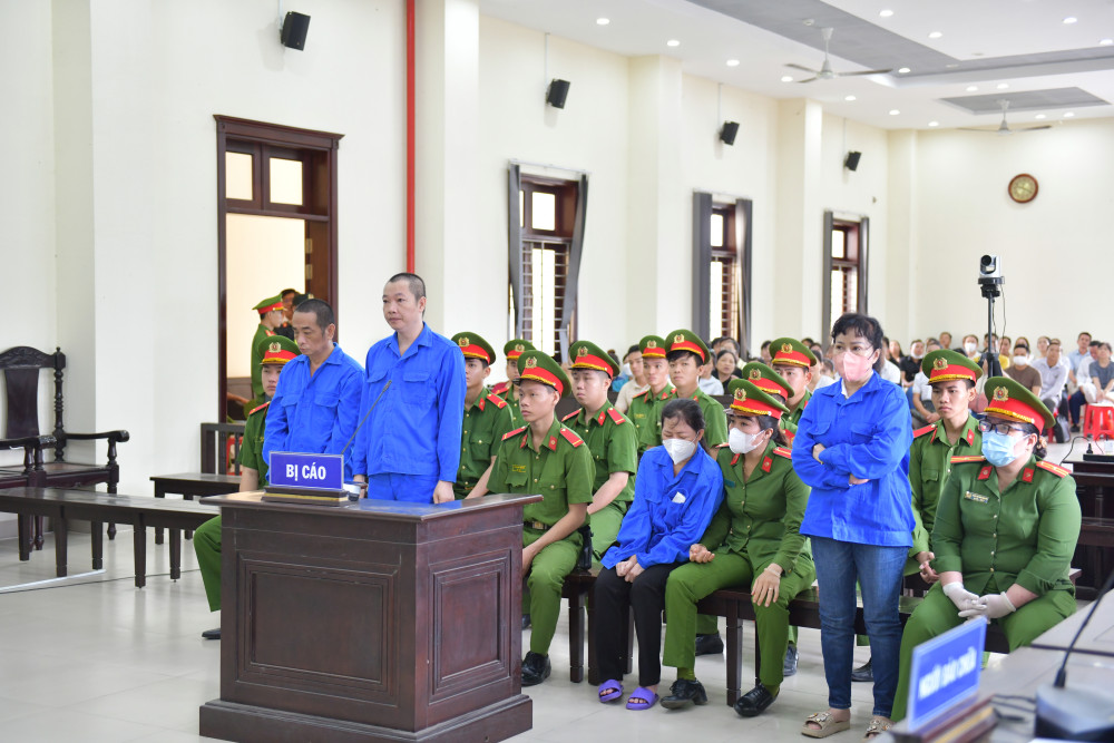 Các bị cáo tại phiên tòa xét xử