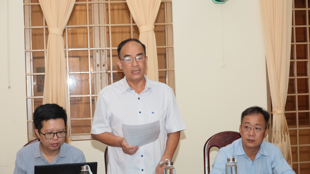 Phó Giám đốc Ban Quản lý Vườn Quốc gia Lò Gò – Xa Mát Tạ Ngọc Dân báo cáo với đoàn công tác tại buổi làm việc