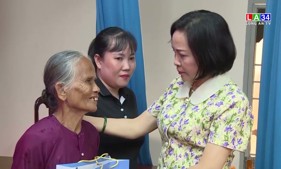 Phó Chủ tịch Quốc hội – Nguyễn Thị Thanh thăm gia đình chính sách tại Bến Lức