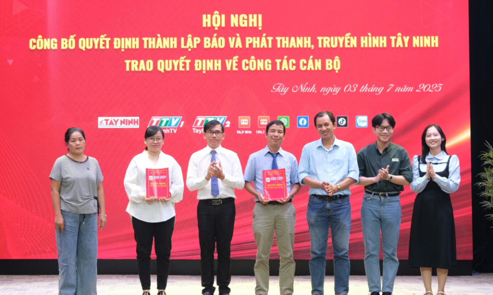 Báo và Phát thanh, Truyền hình Tây Ninh trao quyết định về công tác cán bộ