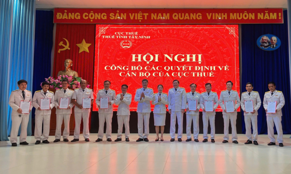 Thuế tỉnh Tây Ninh công bố các quyết định về công tác cán bộ
