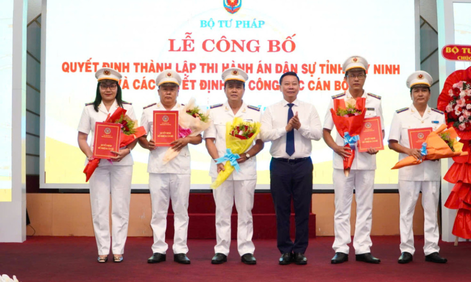 Công bố công tác cán bộ Thi hành án dân sự tỉnh Tây Ninh 