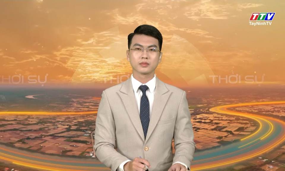 Sở Nội vụ trao quyết định về công tác cán bộ