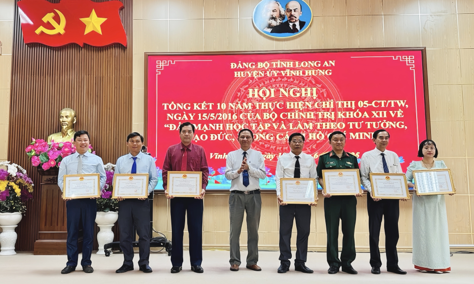 Tận tụy với sự nghiệp 'trồng người'