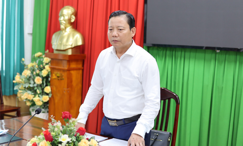 Lãnh đạo UBND tỉnh Tây Ninh làm việc với Sở Y tế
