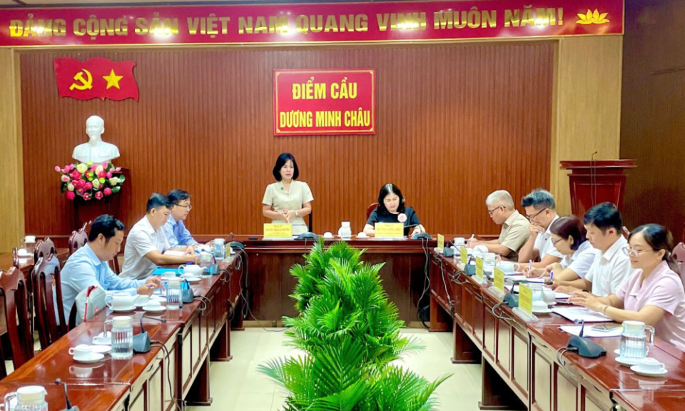 Trưởng ban Tuyên giáo và Dân vận Tỉnh ủy Nguyễn Thị Xuân Hương làm việc với xã Dương Minh Châu