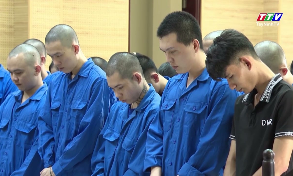 Tuyên án nhóm bị cáo lừa đảo qua mạng
