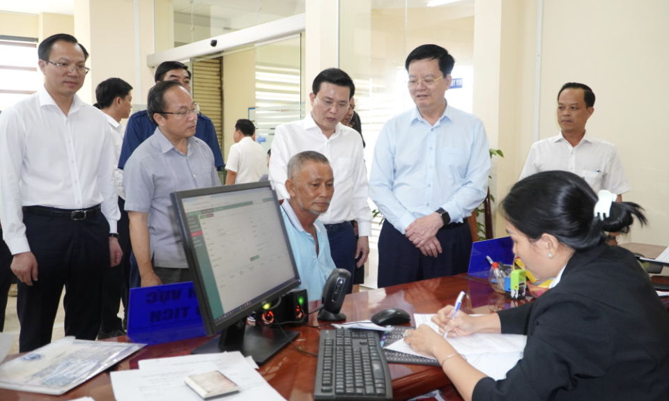 Phó Thủ tướng Chính phủ yêu cầu cấp xã 'xoay trục' phục vụ từ bị động sang chủ động