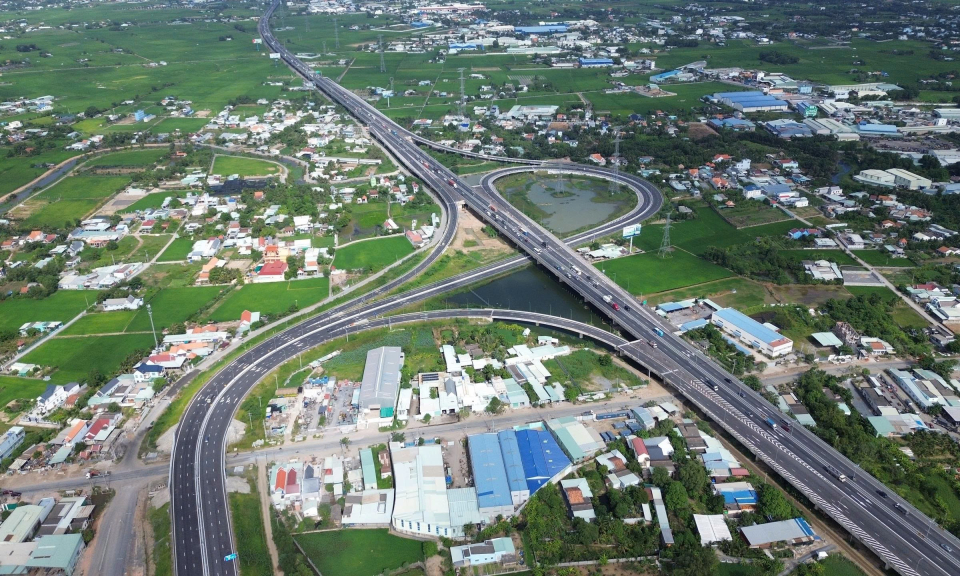 Bứt phá giao thông, mở rộng không gian phát triển