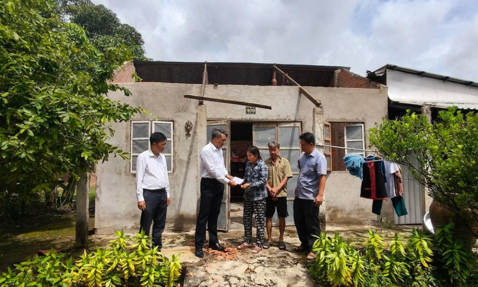 Tây Ninh: Mưa giông, lốc xoáy gây sập, tốc mái nhiều nhà dân, 1 người bị thương