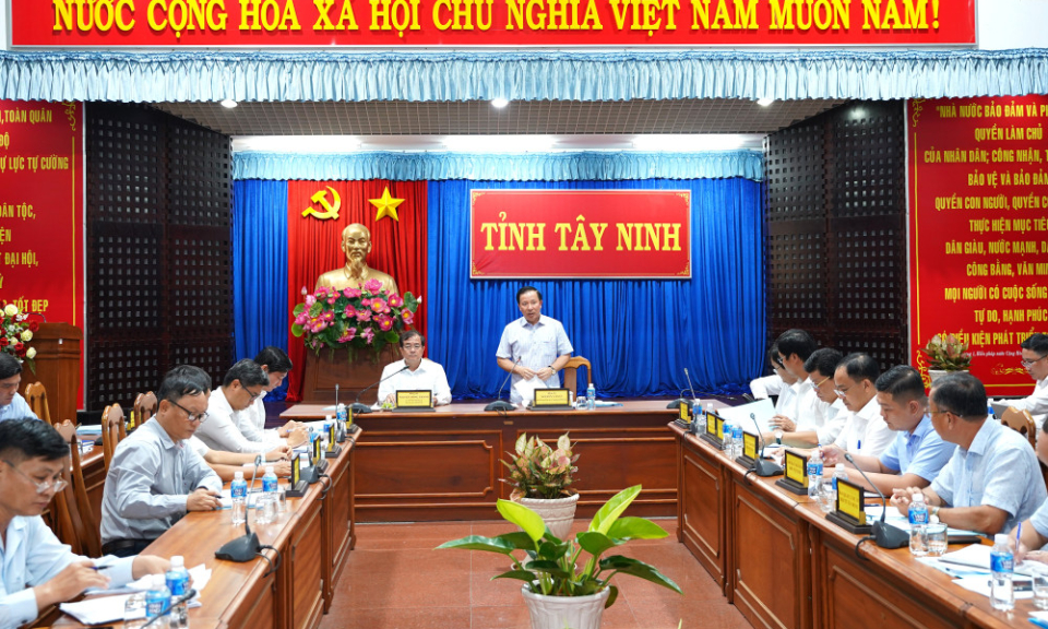 Lãnh đạo UBND tỉnh nghe báo cáo tiến độ các dự án trọng điểm
