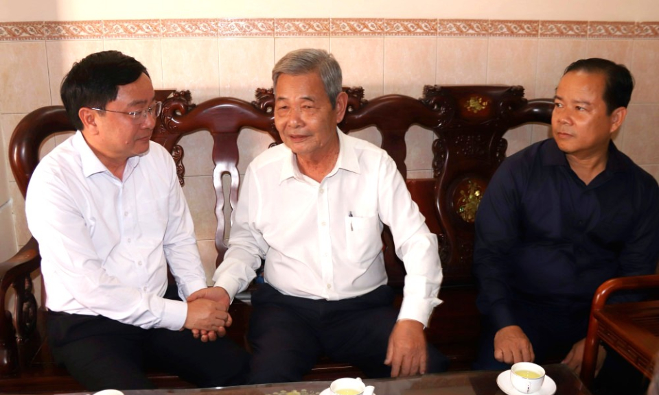 Bí thư Tỉnh ủy Tây Ninh Nguyễn Văn Quyết thăm các đồng chí nguyên lãnh đạo tỉnh Long An (cũ)