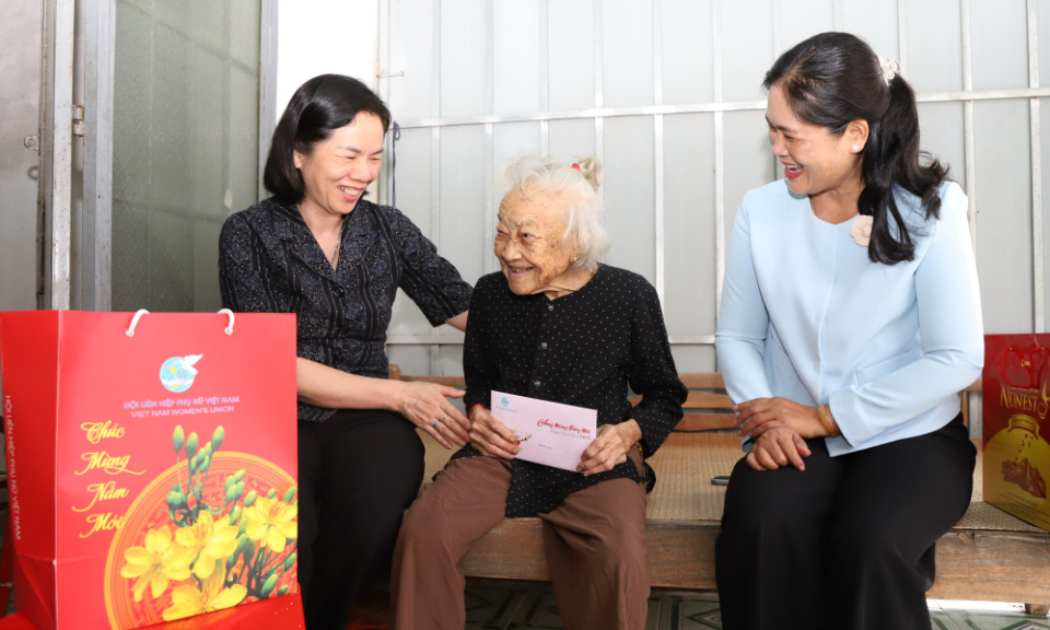 Trọn nghĩa vẹn tình với người có công