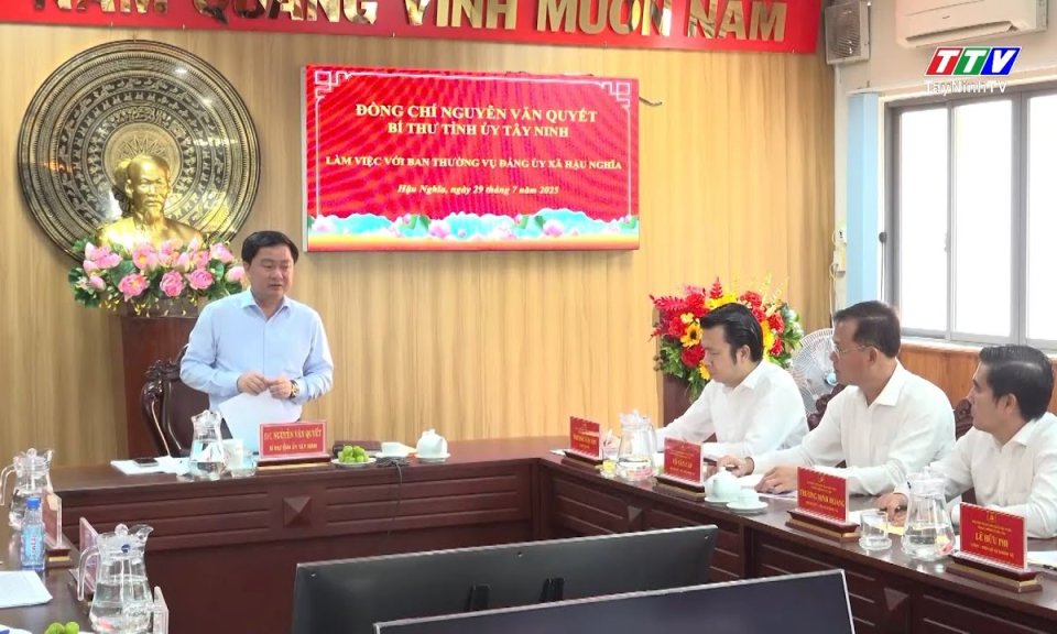 Bí thư Tỉnh ủy Nguyễn Văn Quyết làm việc với BTV Đảng ủy xã Hậu Nghĩa