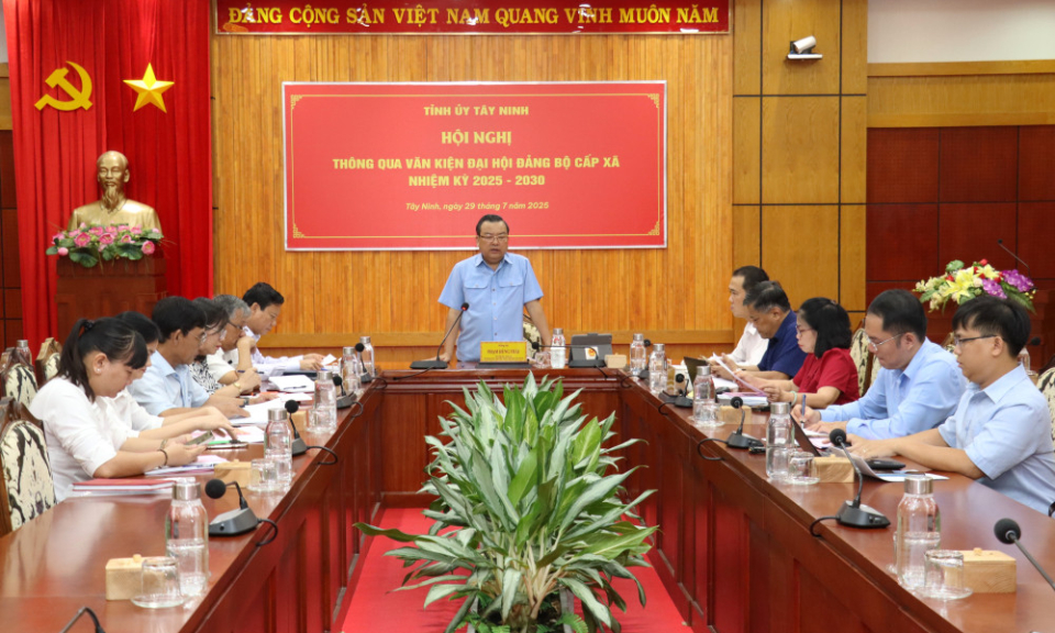 Thông qua nội dung văn kiện Đại hội Đảng bộ xã Bình Hiệp, phường Gò Dầu và phường Gia Lộc