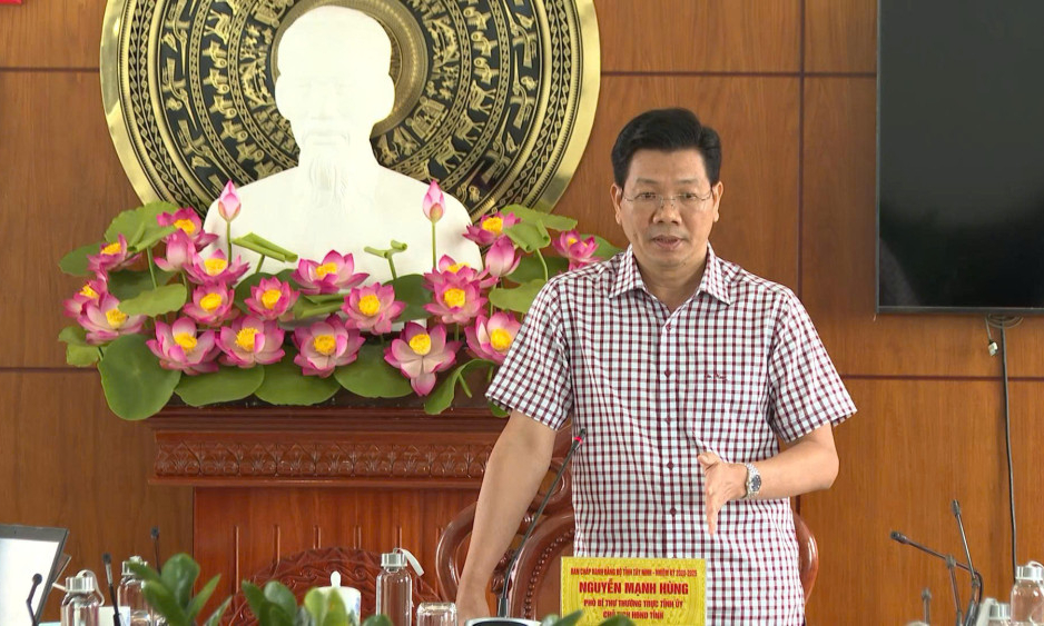 Phó Bí thư Thường trực Tỉnh ủy Nguyễn Mạnh Hùng làm việc với Báo và phát thanh, truyền hình Tây Ninh