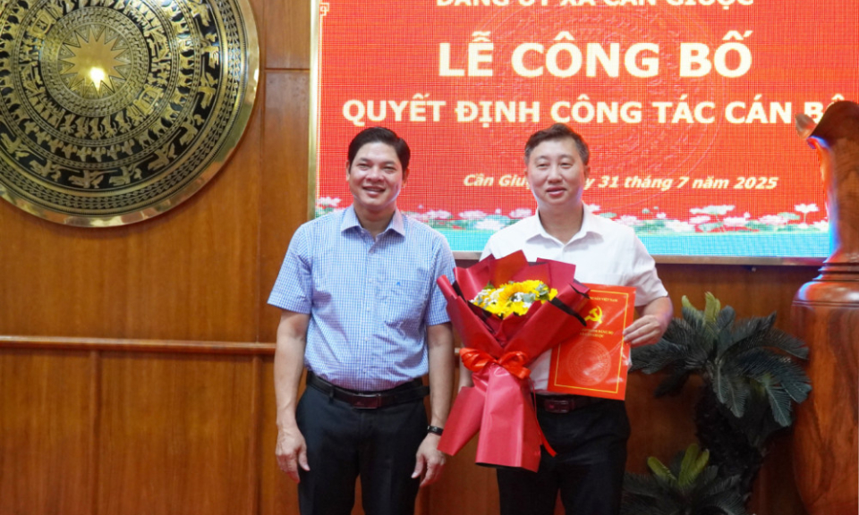 Đảng ủy xã Cần Giuộc công bố quyết định công tác cán bộ