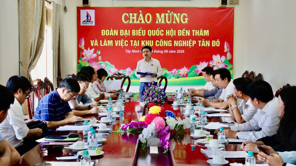 Phó Chủ nhiệm Ủy ban Khoa học, Công nghệ và Môi trường Tạ Đình Thi làm việc tại Khu công nghiệp Tân Đô