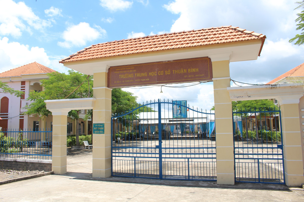 Trường, lớp được đầu xây dựng khang trang, đáp ứng yêu cầu dạy và học