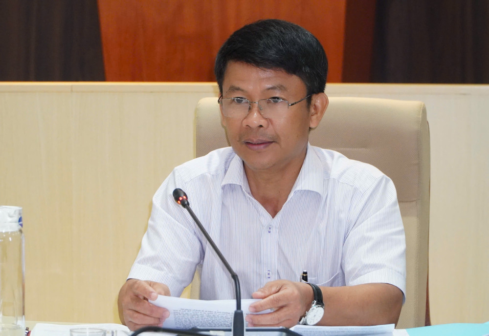 Trưởng ban Pháp chế HĐND tỉnh Tây Ninh Phạm Văn Đặng phát biểu kết luận hội nghị