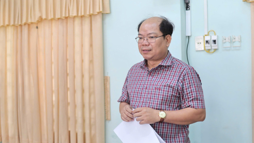 Phó Giám đốc Sở Giáo dục và Đào tạo tỉnh Tây Ninh Lý Thanh Bình chủ trì buổi làm việc