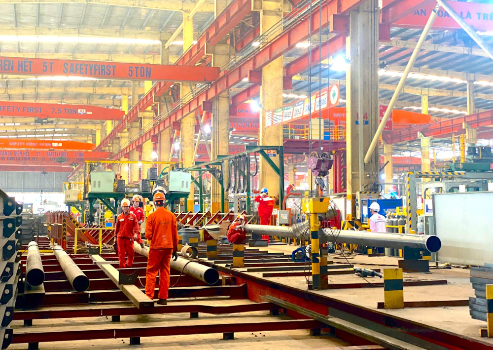 Sản xuất công nghiệp phát triển sẽ gia tăng nguồn thu ngân sách địa phương (Trong ảnh: Nhà máy sản xuất thép, Công ty Cổ phần Cơ khí Đại Dũng, xã Đức Hòa, tỉnh Tây Ninh)