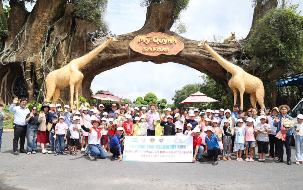 Đoàn du khách tham gia tour “Tây Ninh trải nghiệm Tây Ninh” tại Mỹ Quỳnh Safari
