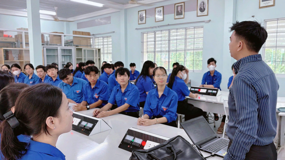 Tuyên truyền cho học sinh về an toàn và các nguyên tắc sử dụng điện