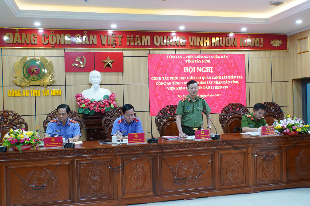 Thiếu tướng Vũ Như Hà - Ủy viên Ban Thường vụ Tỉnh ủy, Bí thư Đảng ủy, Giám đốc Công an tỉnh phát biểu chỉ đạo tại Hội nghị