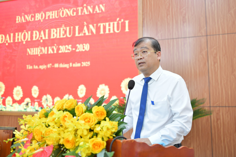 Ủy viên Ban Thường vụ Tỉnh ủy, Trưởng ban Tổ chức Tỉnh ủy Võ Đức Trong phát biểu tại đại hội