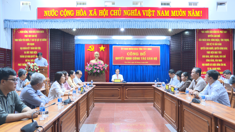 Lễ công bố quyết định công tác cán bộ