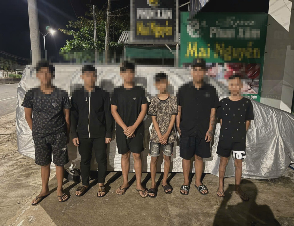 Giải tán nhóm thanh thiếu niên tụ tập đêm khuya