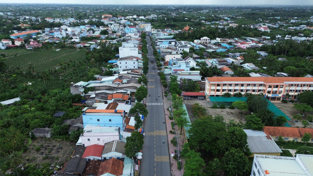 Trong 6 tháng đầu năm 2025, thu tiền sử dụng đất của tỉnh Tây Ninh đạt hơn 8.462,7 tỉ đồng, vượt xa dự toán được giao khi đạt 144,4% cả dự toán Trung ương và HĐND tỉnh, tăng mạnh 84,5% so cùng kỳ năm 2024